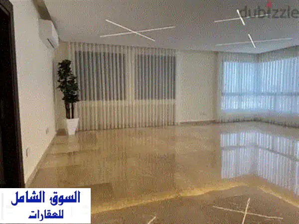 شقة 220 م² فاخرة للبيع في رملة البيضاء | إطلالة بحرية جزئية وموقع استثنائي REF#UK132761