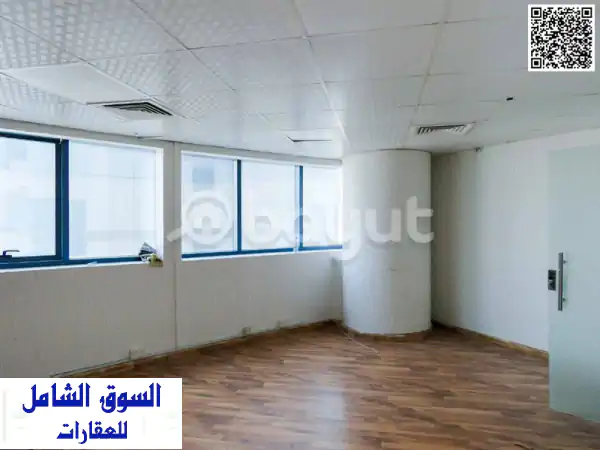 ارتقِ بعملك: مكتب للإيجار السنوي في أبراج الفالكون عجمان | موقع استراتيجي ومساحة 1187 قدم بسعر 40 ألف درهم