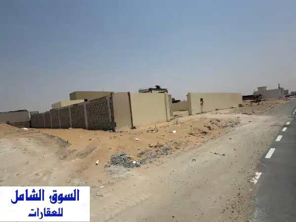 فرصة استثمارية ذهبية: أرض صناعية/تجارية 10000 قدم للإيجار السنوي - موقع استراتيجي على شارع رئيسي (E611) مقابل مدينة الإمارات الصناعية