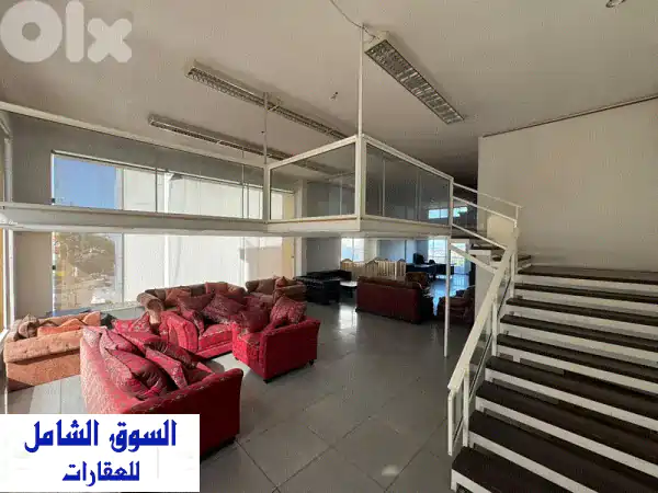 فرصة استثنائية! صالة عرض فاخرة 700م² 3 طوابق للإيجار...