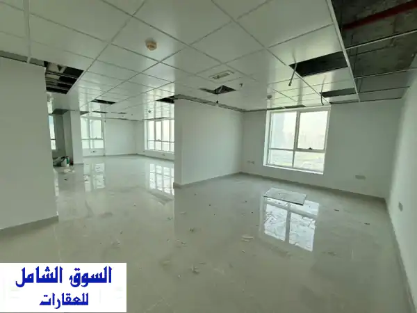 فرصة لا تُعوّض! مكتب تجاري فخم للإيجار بالمجاز 2 الشارقة - 1850 قدم مربع، إطلالة بحرية مذهلة وبرج شهير