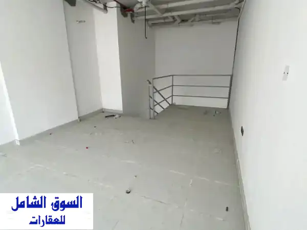 فرصة استثمارية ذهبية: محل ميزانين تجاري ضخم للإيجار السنوي بالمويهات 3 عجمان | موقع استراتيجي قرب الشويفات