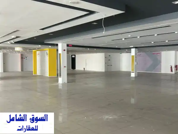 فرصة ذهبية: معرض تجاري ضخم للإيجار بالصناعية 4 الشارقة - موقع استراتيجي 45,000 قدم مربع على الطريق الرئيسي