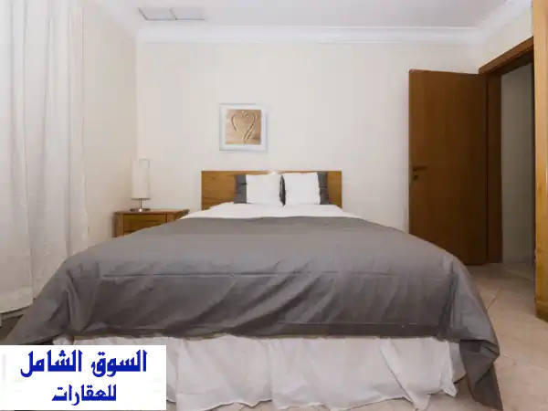 شقة أحلامك بالمنقف: مفروشة بالكامل، غرفتي نوم، مسبح وجيم | للمقيمين الأجانب بالكويت