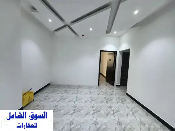 فرصة استثنائية! مكتب تجاري فاخر للإيجار بالحد الجديد: 3 غرف مكيفة، 260 د.ب فقط!