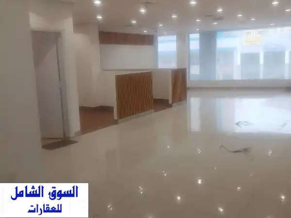 فرصتك الذهبية بحولي: محل تجاري فاخر 300م (أرضي وميزانين) للايجار | موقع استراتيجي لا يُضاهى