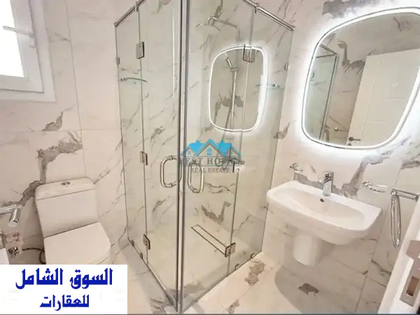 شقة للإيجار بالسالمية: 3 غرف نوم عصرية، تراس خاص، وغرفة خادمة - 650 د.ك