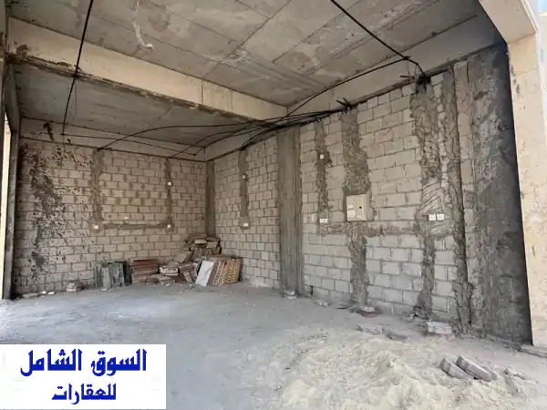 محل تجاري للإيجار في حولي مع فترة سماح. موقع مميز جداً على الشارع الرئيسي، المساحة 40 متر مربع، ...