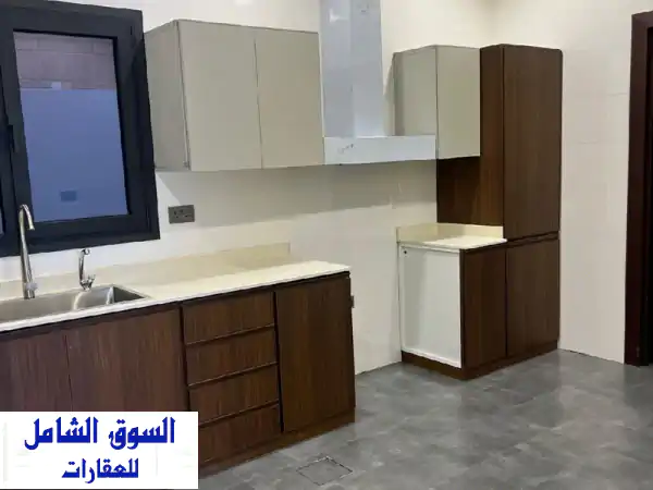 دوبلكس فاخر للإيجار ببيان | أول ساكن، تشطيب راقي، حديقة خاصة و5 غرف ماستر