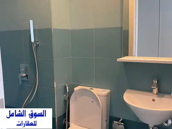 فرصة استثمارية ذهبية: استوديو للبيع في الجادة الشارقة بـ 300 ألف درهم وعائد ثابت ومضمون!