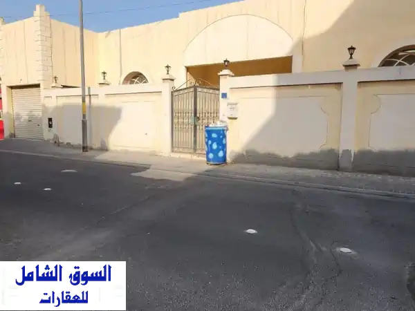 فيلا عائلية للإيجار بالرفاع الشرقي: طابق واحد، 4...