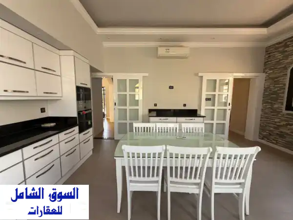 فرصة لا تعوض! فيلا فاخرة للبيع في الرحمانية 3 الشارقة | جاهزة للسكن بمطبخ مجهز ومساحة 15300 قدم مربع