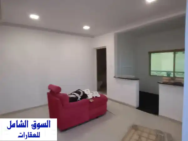 استوديو للإيجار شامل الكهرباء والماء مع المكيف، الطابق الثالث بدون مصعد، فاتورة الكهرباء 30 دينار. ...
