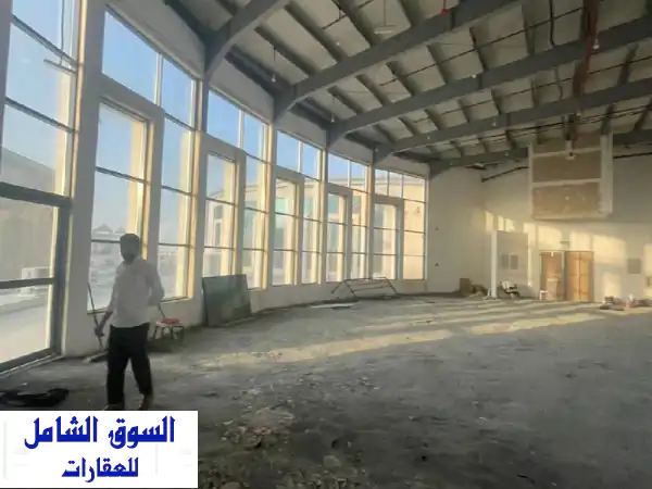 فرصة ذهبية! صالة عرض ومحل 260م² للإيجار في الشروق...