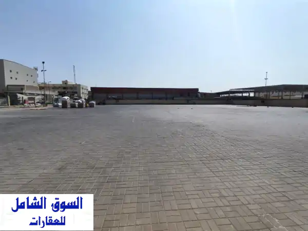 حوطة للإيجار في الصناعية 10 مساحة 40 ألف قدم مع...