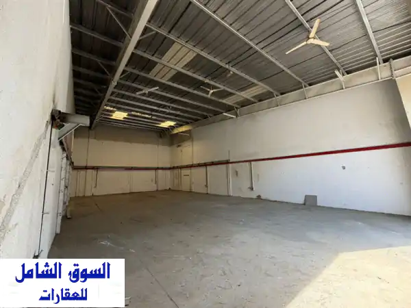 فرصة ذهبية! مستودع للإيجار السنوي بالصناعية 12 الشارقة - موقع استراتيجي 3200 قدم
