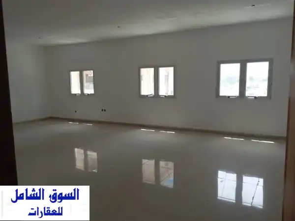 فرصة ذهبية: مبنى استثماري وتجاري وإداري للإيجار في المجاز 1، الشارقة - موقع استراتيجي لأعمالك الكبرى