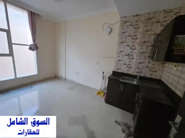 استوديو للإيجار السنوي (شيرينج) في الروضة  شارع الشيخ عمار. بناية جديدة مع مطبخ منفصل ومساحة ...