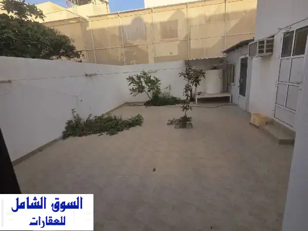 فيلا فخمة للإيجار بقلالي | 3 غرف نوم، مجلس، 4 حمامات...