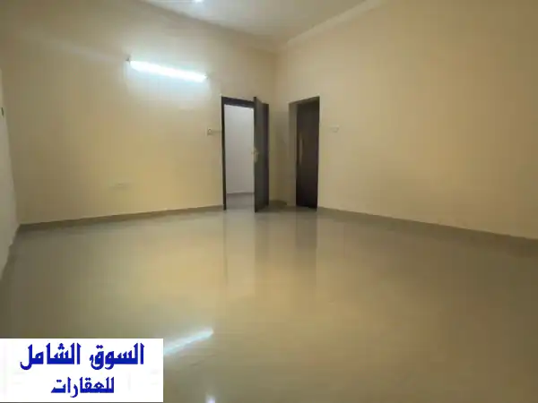 للإيجار  شقة في عراد. شقة واسعة بمساحة 120 متر مربع في منطقة عراد. 3 غرف نوم  3 حمامات  صالة  ...