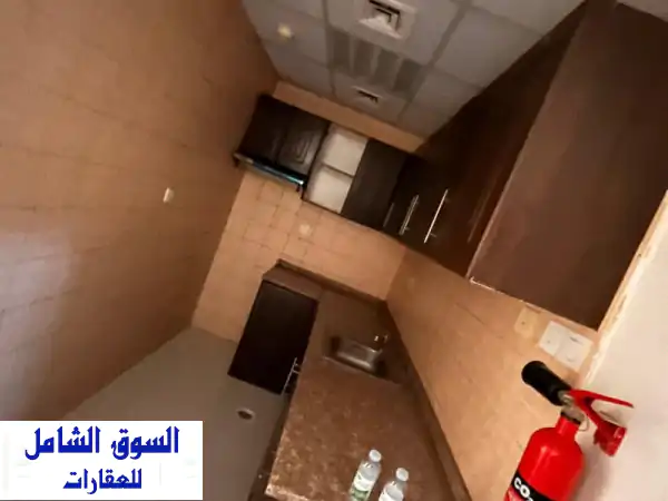 فرصة ذهبية: غرفة وصالة للبيع Lake Tower C3 مدينة الامارات | اطلالة مفتوحة | 290 ألف درهم