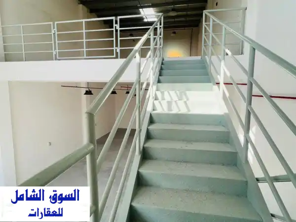 مستودع إيجار الجرف 2 | 3000 قدم بميزانين | فرصة لا تعوض لعملك!