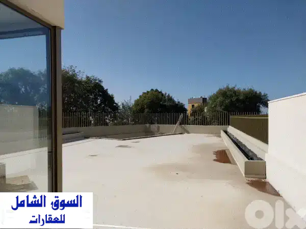 شقة فاخرة للبيع في عضمة: 185م² بتراس 245م² ومسبح خاص...