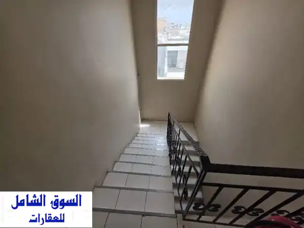للإيجار شقة سكنية شاملة للماء والكهرباء مكونة من غرفة نوم واحدة وصالة ومطبخ مفتوح وحمام السعر 120 ...