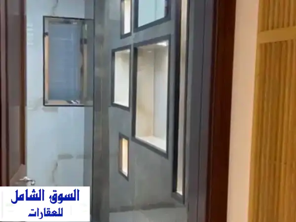 فرصة لا تُعوّض! شقة غرفة وصالة للبيع بالمجاز 1، الشارقة، إطلالة جانبية خلابة على كورنيش البحيرة - استثمار ذكي وسكن راقٍ.