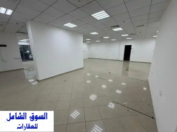 محل تجاري فاخر للإيجار السنوي في عجمان | 4400 قدم -...