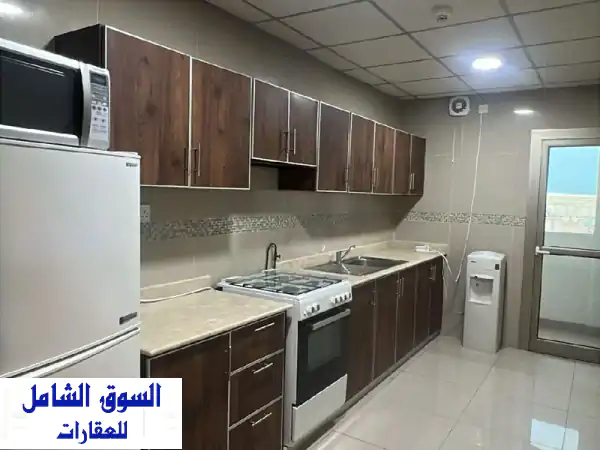 للإيجار  شقة مفروشة شاملة في الحد، تشمل صالة واسعة، مطبخ، غرفتين نوم (واحدة ماستر) موقف خاص ...