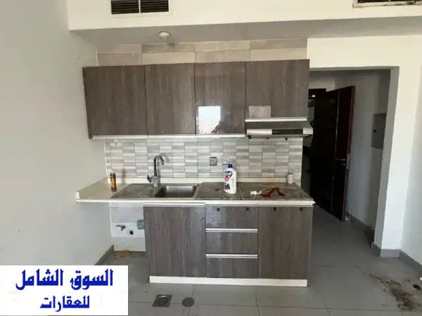 فرصة العمر! استوديو فسيح للإيجار السنوي في الروضة، عجمان | 20 ألف درهم | موقع استراتيجي قرب الشيخ محمد بن زايد وكنز مول