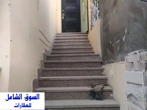 فرصة استثمارية لا تعوض! محل تجاري/إداري 125م للإيجار بحدائق الأهرام على شارع جاردينيا الرئيسي | سلم خاص وواجهة زجاجية متميزة ومرافق كاملة.