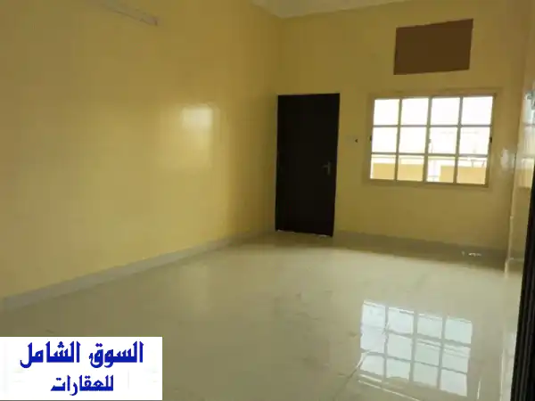 للإيجار: شقة في الرفاع الغربي، بالقرب من ماكرو مارت، تحتوي على غرفتين نوم وحمامين ومطبخ وصالة. ...