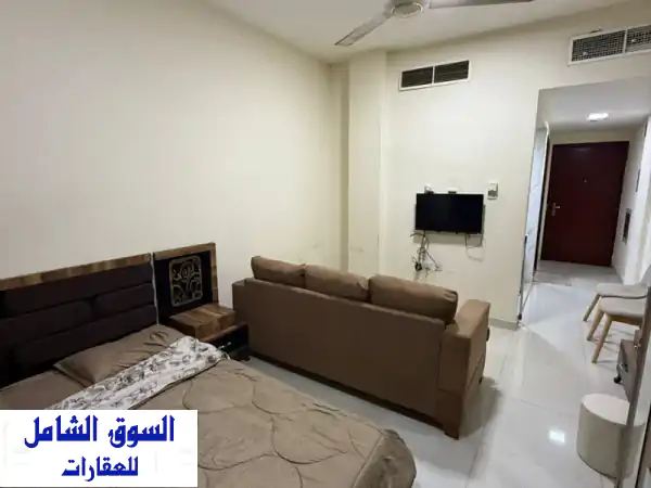 استوديو واسع للإيجار بالمويهات، عجمان | راحة وهدوء بمطبخ منفصل 🏡