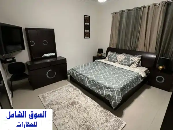 يوجد لدينا شقة للإيجار مفروشة بالكامل، تشمل الكهرباء، بدون أي مشاكل، نظيفة جدا، في منطقة مميزة ...