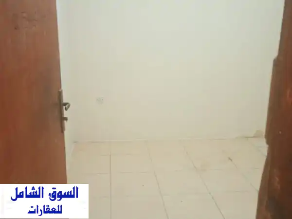 غرفة ناطور واسعة وكبيرة، مجهزة بالكامل تشمل حمام ومطبخ، موقع مميز على كورنيش عجمان  النخيل، ...
