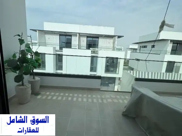 فيلا فاخرة للإيجار بالحمرية الشارقة | جزيرة...