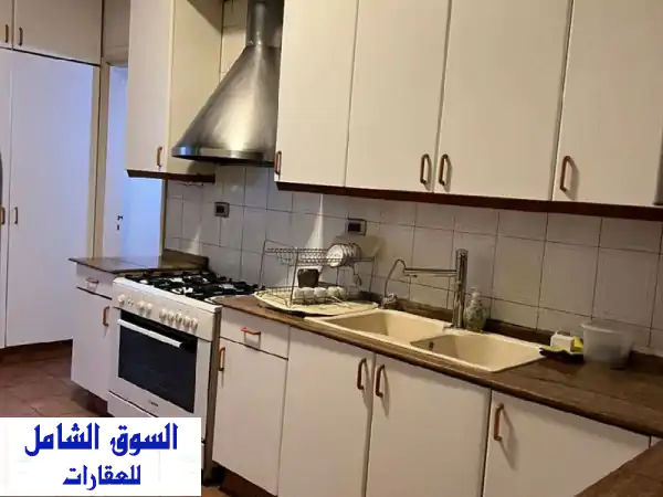 شقة للإيجار حمرا شارع مقدسي 3 نوم 3 حمامات صالون صفره مطبخ مفروشه من كل شيء إيجار 2000 دولار شهري ...