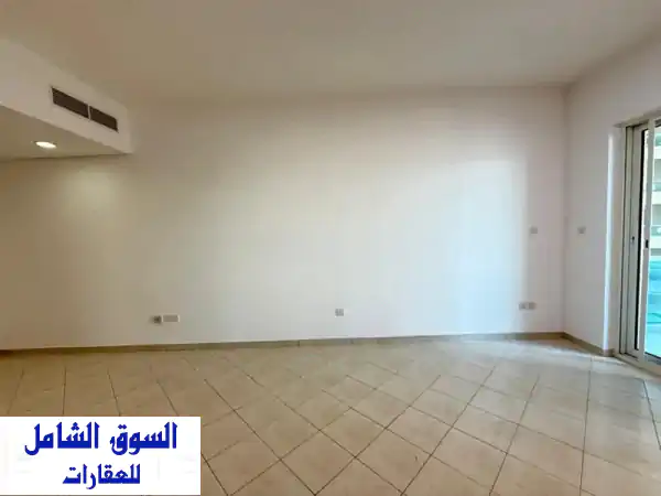 استأجر بمرونة في دبي: شقة عصرية للإيجار الشهري (4500 درهم) ببرج كريسنت أ - بدون عقد!