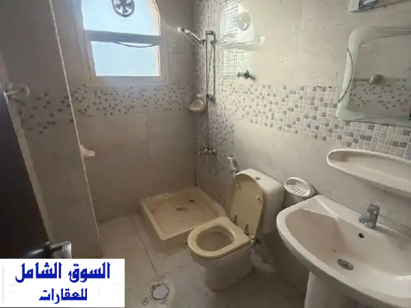 استوديو الأحلام للإيجار في النعيمية 1 عجمان | صالة واسعة ومواقف أرضية متوفرة