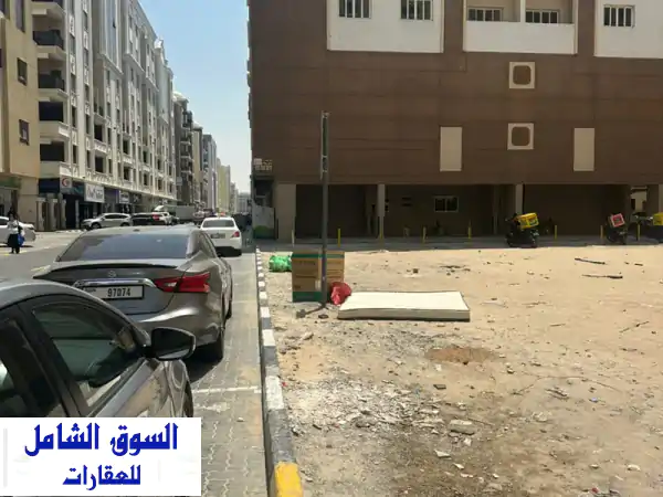 فرصة ذهبية: موقف استراتيجي ضخم (10000 قدم مربع) للإيجار بمويلح الجديدة | شارع رئيسي - استثمر بذكاء!
