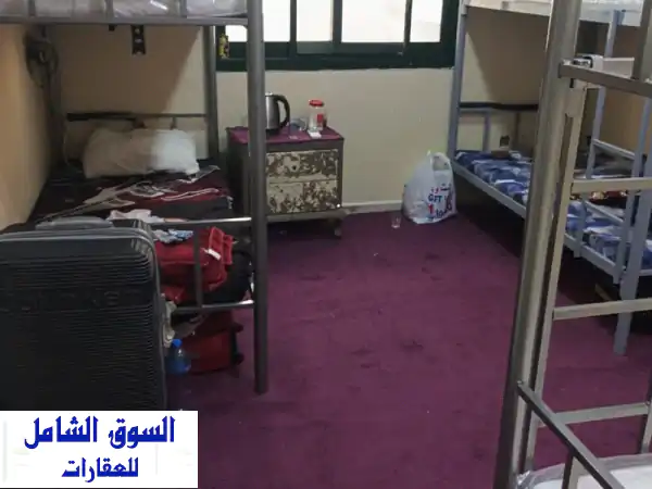 غرفة نظيفة جدا للإيجار تتسع. لعدد 6 أشخاص داخل...