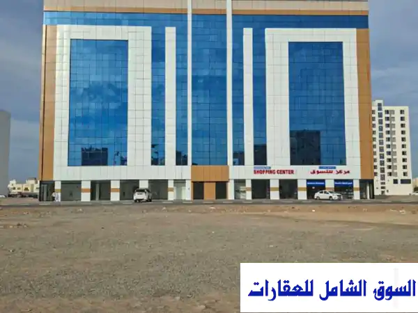 مبني تجاري للإيجار موقع مميز مساحات مفتوحة...