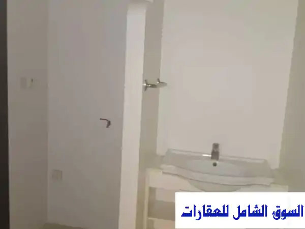 شقة كبيرة على شارع البديع للإيجار طابق ارضي في بني جمرة المحافظة الشمالية