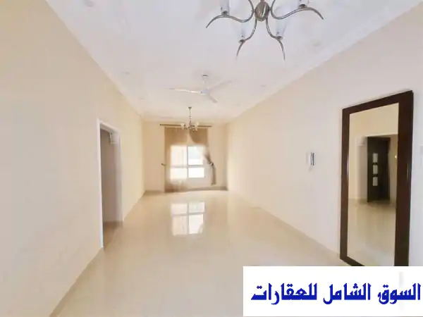 شقة للإيجار شامل الكهرباء في المقشع المحافظة الشمالية