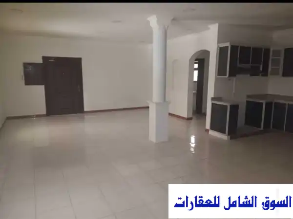 شقة كبيرة على شارع البديع للإيجار طابق ارضي في...