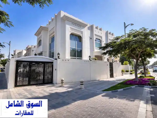فيلا تجارية للإيجار  جميرا 1 (شارع رئيسي) مناسبة لعيادات، مكاتب، شركات، معارض، ومعاهد تدريب بنوك ...