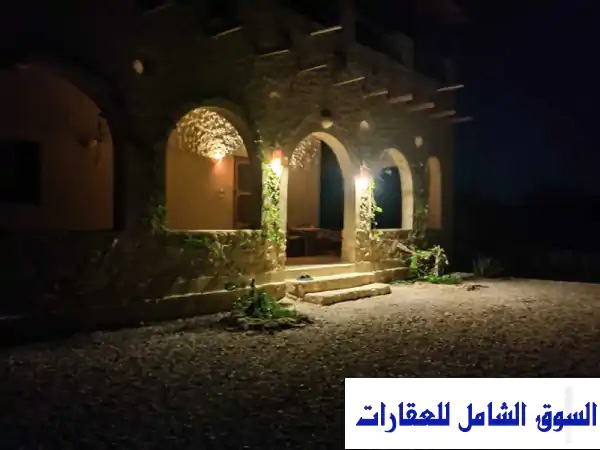 منزل ومزرعة نخل وزيتون وبرسيم للبيع في سيوة مطروح