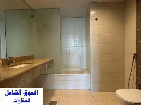 شقة مفروشة للإيجار في السالمية قطعة 9 موقع مميز مع اطلالة بحرية، تشطيب ممتاز، مكونة من صالة، مطبخ، ...
